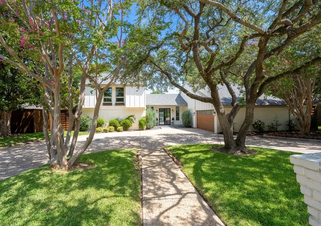 Photo 2 of Sale Pending at 1904 Woodstock Dr, Colleyville, TX 76034 | MLS# 21346452 | Listing updated on 2026-08-24