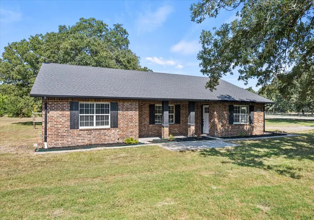 Photo 2 of Single family home for sale at 1547 Magnolia Ln, Wills Point, TX 75169 | MLS# 21352033 | Listing updated on 2026-08-08