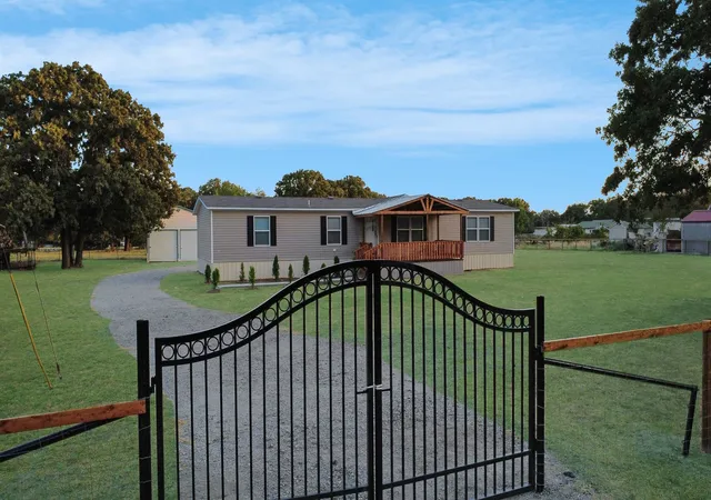 Photo 2 of Manufactured home for sale at 1800 County Road 2105, Kemp, TX 75143 | MLS# 21353154 | Listing updated on 2026-08-30