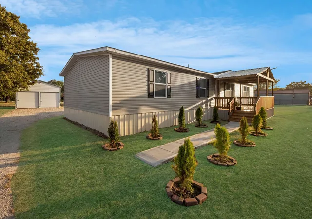 Photo 3 of Manufactured home for sale at 1800 County Road 2105, Kemp, TX 75143 | MLS# 21353154 | Listing updated on 2026-08-30