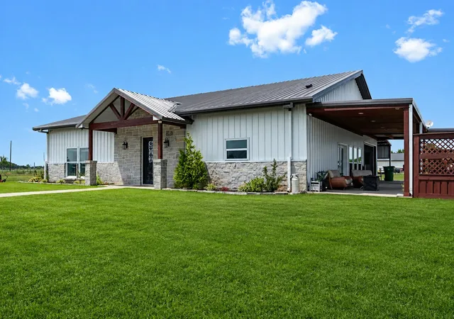 Photo 2 of Sale Pending at 620 Ewing Rd, Ferris, TX 75125 | MLS# 21352972 | Listing updated on 2026-09-18