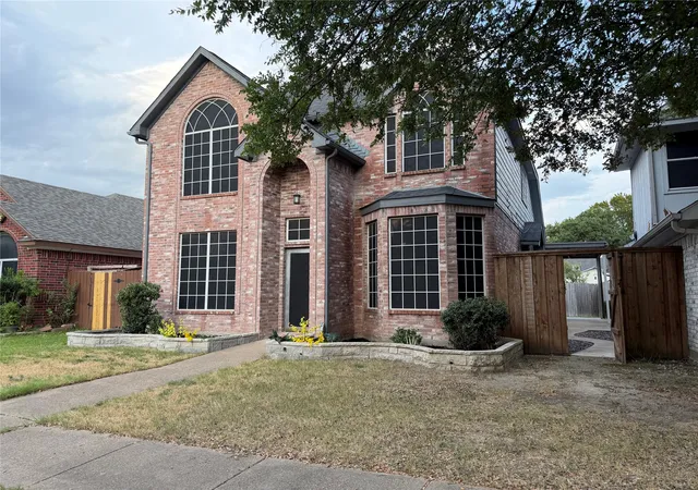Photo 3 of Sale Pending at 542 Chancellorsville Dr, Mesquite, TX 75149 | MLS# 21354402 | Listing updated on 2026-08-28