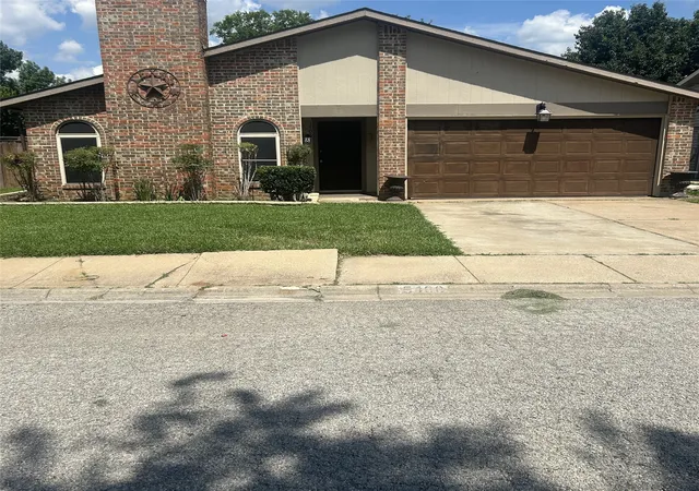 Photo 1 of Single family home for sale at 5408 Princess Ct, Lake Dallas, TX 75065 | MLS# 21354435 | Listing updated on 2026-09-03