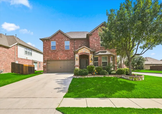 Photo 2 of Single family home for sale at 1100 Crest Breeze Dr, Fort Worth, TX 76052 | MLS# 21354446 | Listing updated on 2026-09-17