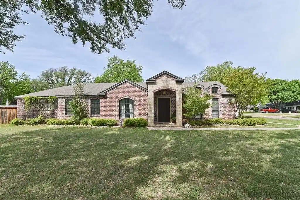 Photo 1 of Single family home for sale at 2700 Taft Blvd, Wichita Falls, TX 76308 | MLS# 21354448 | Listing updated on 2026-10-09