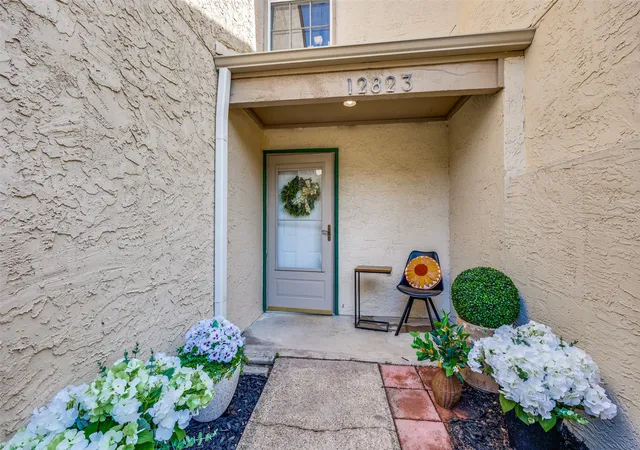 Townhouse for sale at 12823 Burninglog Ln, Dallas, TX 75243 | MLS# 21350705