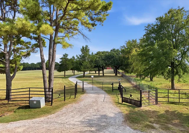Photo 2 of Single family home for sale at 12 County Road 2114, Gainesville, TX 76240 | MLS# 21352810 | Listing updated on 2026-08-19