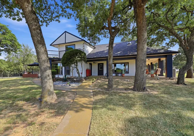 Photo 3 of Single family home for sale at 12 County Road 2114, Gainesville, TX 76240 | MLS# 21352810 | Listing updated on 2026-08-19