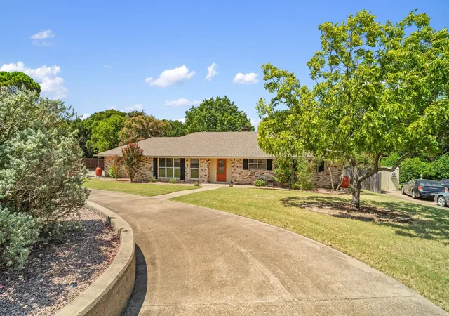 Photo 3 of Single family home for sale at 608 Catalina Dr, Waco, TX 76712 | MLS# 21293822 | Listing updated on 2026-08-22