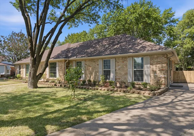 Photo 1 of Single family home for sale at 5709 Silver Lake Cir, Waco, TX 76710 | MLS# 21354382 | Listing updated on 2026-10-07