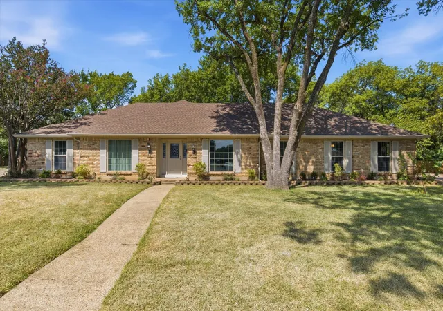 Photo 3 of Single family home for sale at 5709 Silver Lake Cir, Waco, TX 76710 | MLS# 21354382 | Listing updated on 2026-10-07