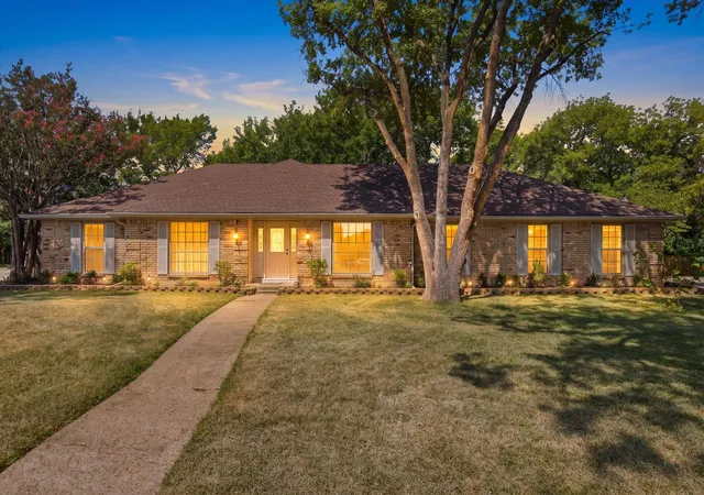 Photo 4 of Single family home for sale at 5709 Silver Lake Cir, Waco, TX 76710 | MLS# 21354382 | Listing updated on 2026-10-07