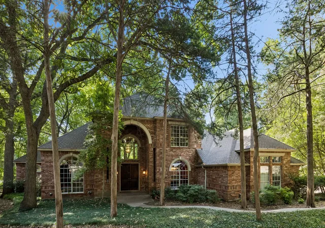 Photo 1 of Single family home for sale at 908 Trailwood Ct, Cedar Hill, TX 75104 | MLS# 21354454 | Listing updated on 2026-08-23