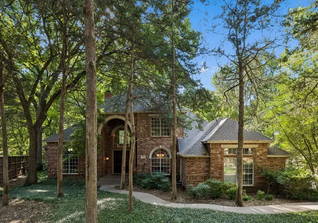 Photo 2 of Single family home for sale at 908 Trailwood Ct, Cedar Hill, TX 75104 | MLS# 21354454 | Listing updated on 2026-08-23