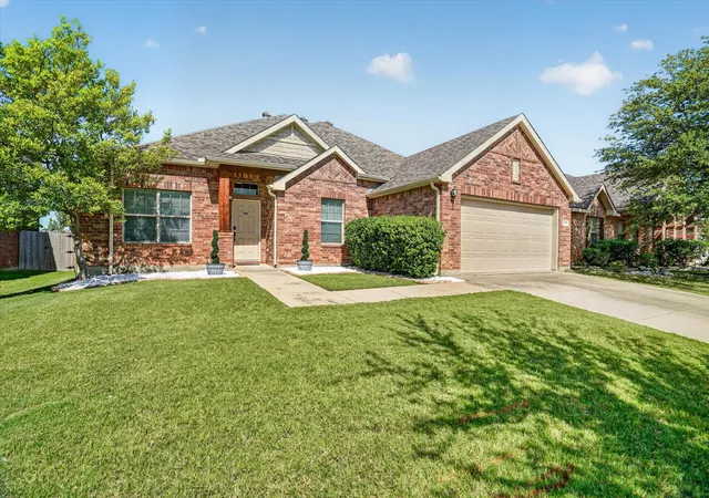 Photo 3 of Sale Pending at 1236 Hickory Bend Ln, Fort Worth, TX 76108 | MLS# 21350079 | Listing updated on 2026-08-28