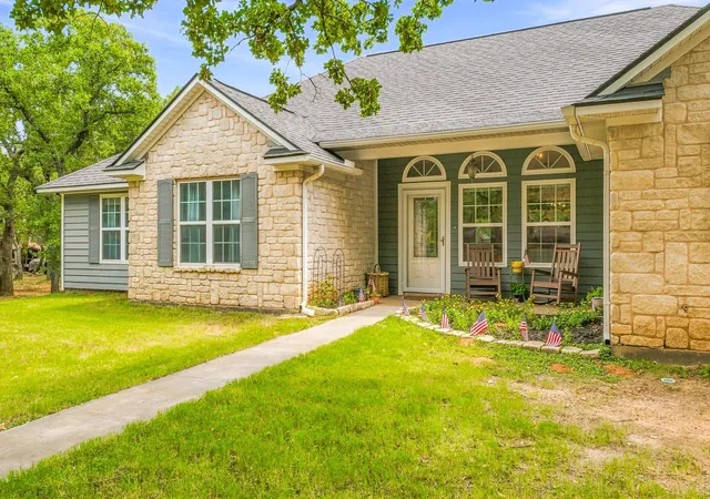 Photo 3 of Sale Pending at 330 Rambling Oaks Rd, Graham, TX 76450 | MLS# 21354353 | Listing updated on 2026-09-06