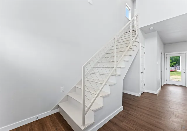 Photo 2 of Single family home for sale at 2400 S 12th St, Waco, TX 76706 | MLS# 21354540 | Listing updated on 2026-08-10