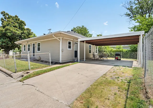 Photo 1 of Single family home for sale at 3305 King St, Greenville, TX 75401 | MLS# 21353007 | Listing updated on 2026-09-24