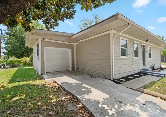 Photo 2 of Single family home for sale at 3305 King St, Greenville, TX 75401 | MLS# 21353007 | Listing updated on 2026-09-24