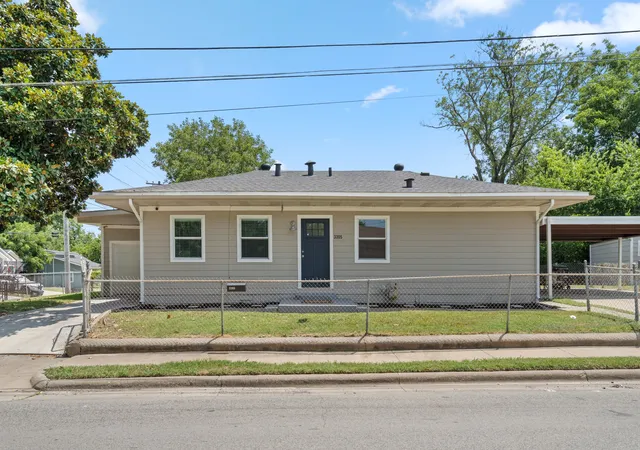 Photo 3 of Single family home for sale at 3305 King St, Greenville, TX 75401 | MLS# 21353007 | Listing updated on 2026-09-24