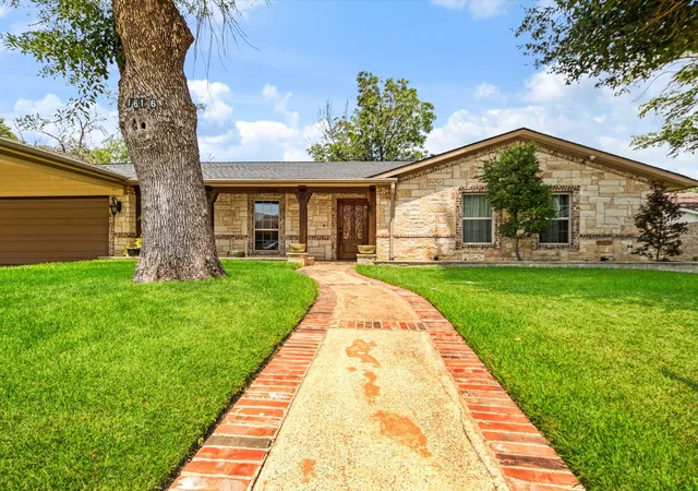 Photo 2 of Single family home for sale at 1616 Springbrook St, Mesquite, TX 75149 | MLS# 21353691 | Listing updated on 2026-09-23