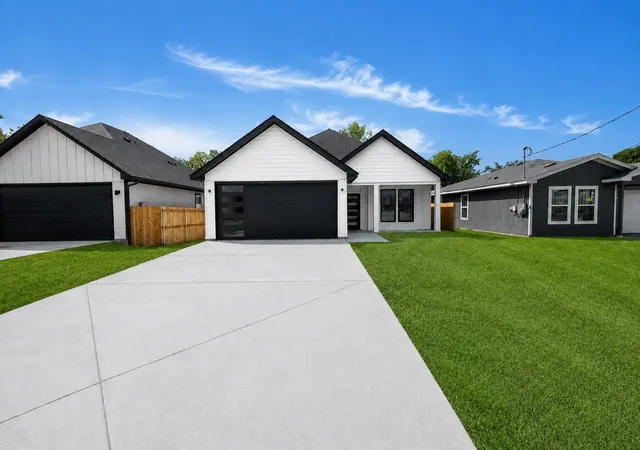 Photo 1 of Single family home for sale at 307 E 13th, Corsicana, TX 75110 | MLS# 21350197 | Listing updated on 2026-08-09