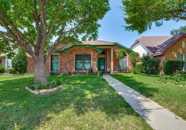 Photo 1 of Single family home for sale at 2910 Spinner Ln, Grand Prairie, TX 75052 | MLS# 21350529 | Listing updated on 2026-08-29