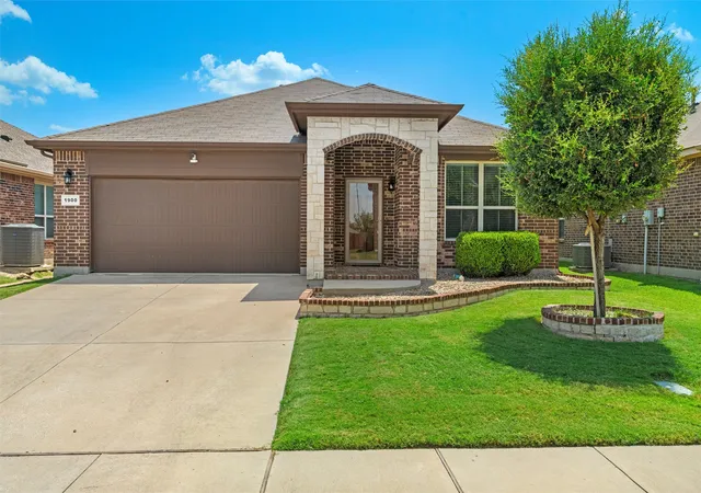 Photo 1 of Sale Pending at 1900 Jacona Trl, Fort Worth, TX 76131 | MLS# 21352995 | Listing updated on 2026-08-29