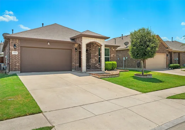 Photo 2 of Sale Pending at 1900 Jacona Trl, Fort Worth, TX 76131 | MLS# 21352995 | Listing updated on 2026-08-29