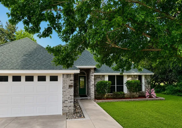 Photo 1 of Single family home for sale at 7066 Golf Dr, Whitney, TX 76692 | MLS# 21342095 | Listing updated on 2026-08-24