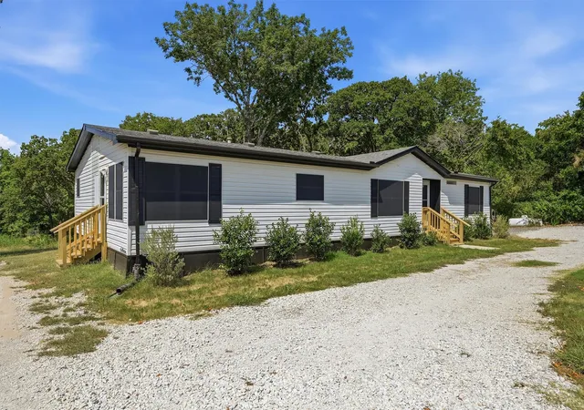 Photo 22 of Single family home for sale at 305 Ridgecrest Rd, Pottsboro, TX 75076 | MLS# 21354599 | Listing updated on 2026-09-23