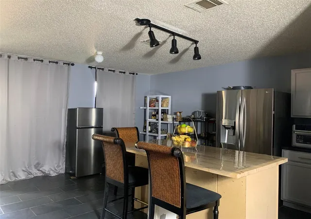 Photo 4 of Single family home for sale at 208 Dakota Ridge Dr, Fort Worth, TX 76134 | MLS# 21354603 | Listing updated on 2026-08-08