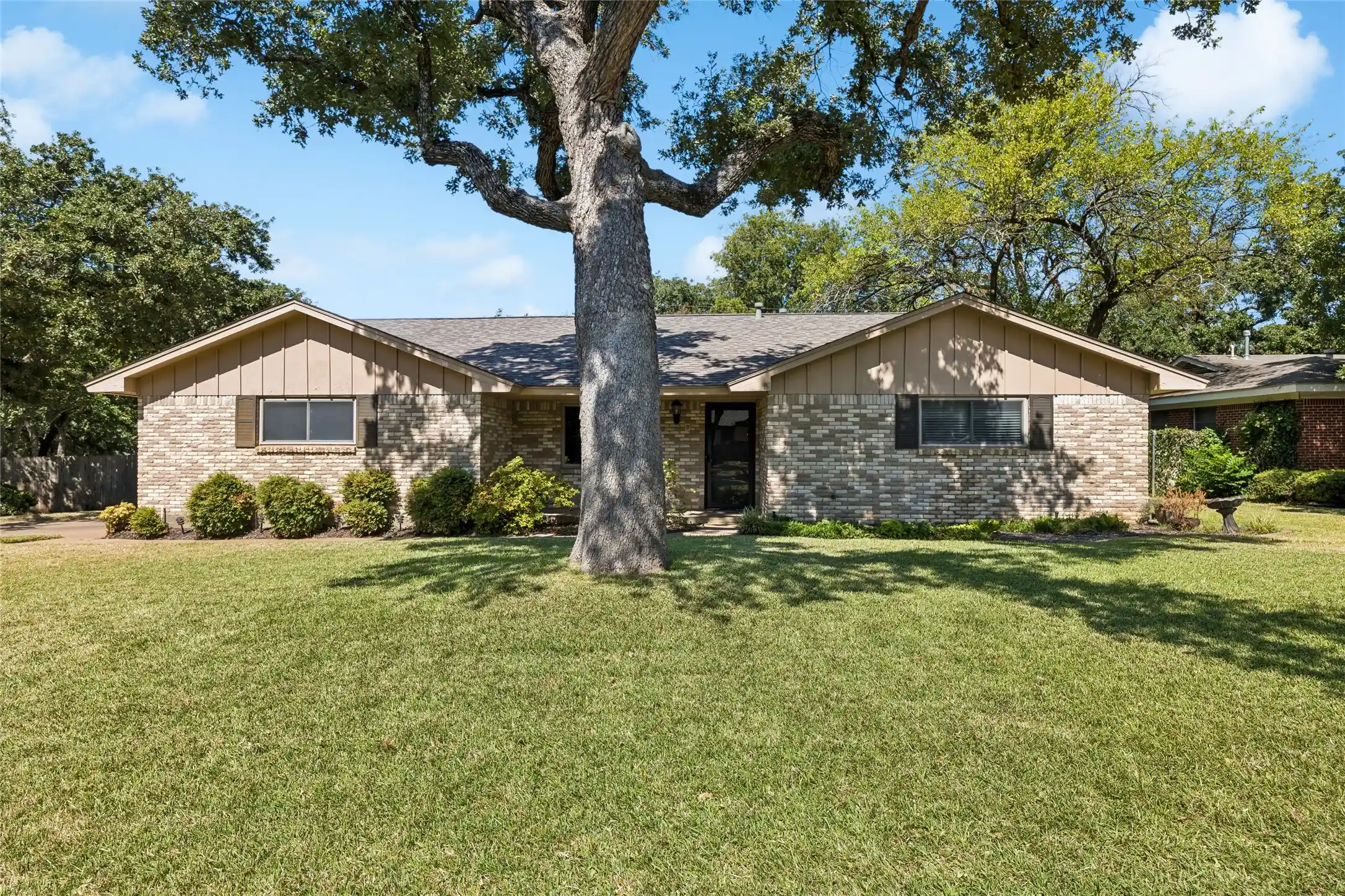 Photo 1 of Single family home for sale at 505 Caduceus Ln, Hurst, TX 76053 | MLS# 21349564 | Listing updated on 2026-10-13