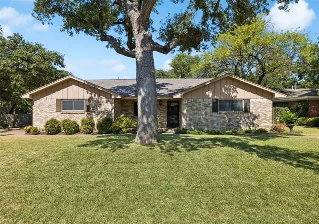 Photo 1 of Single family home for sale at 505 Caduceus Ln, Hurst, TX 76053 | MLS# 21349564 | Listing updated on 2026-08-28