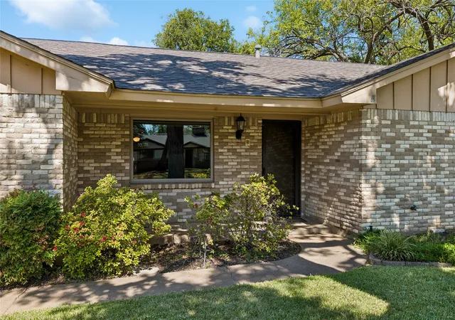 Photo 2 of Single family home for sale at 505 Caduceus Ln, Hurst, TX 76053 | MLS# 21349564 | Listing updated on 2026-08-28