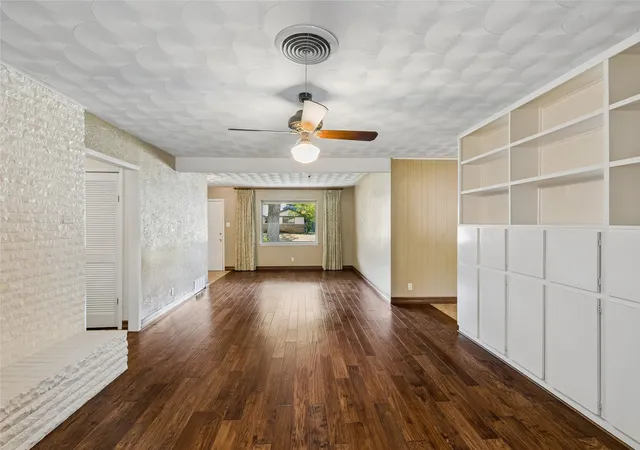 Photo 4 of Single family home for sale at 505 Caduceus Ln, Hurst, TX 76053 | MLS# 21349564 | Listing updated on 2026-08-28