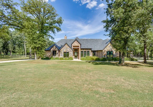 Photo 2 of Single family home for sale at 3131 Trailwood Dr E, Burleson, TX 76028 | MLS# 21352345 | Listing updated on 2026-08-19