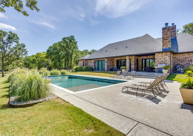 Photo 3 of Single family home for sale at 3131 Trailwood Dr E, Burleson, TX 76028 | MLS# 21352345 | Listing updated on 2026-08-19