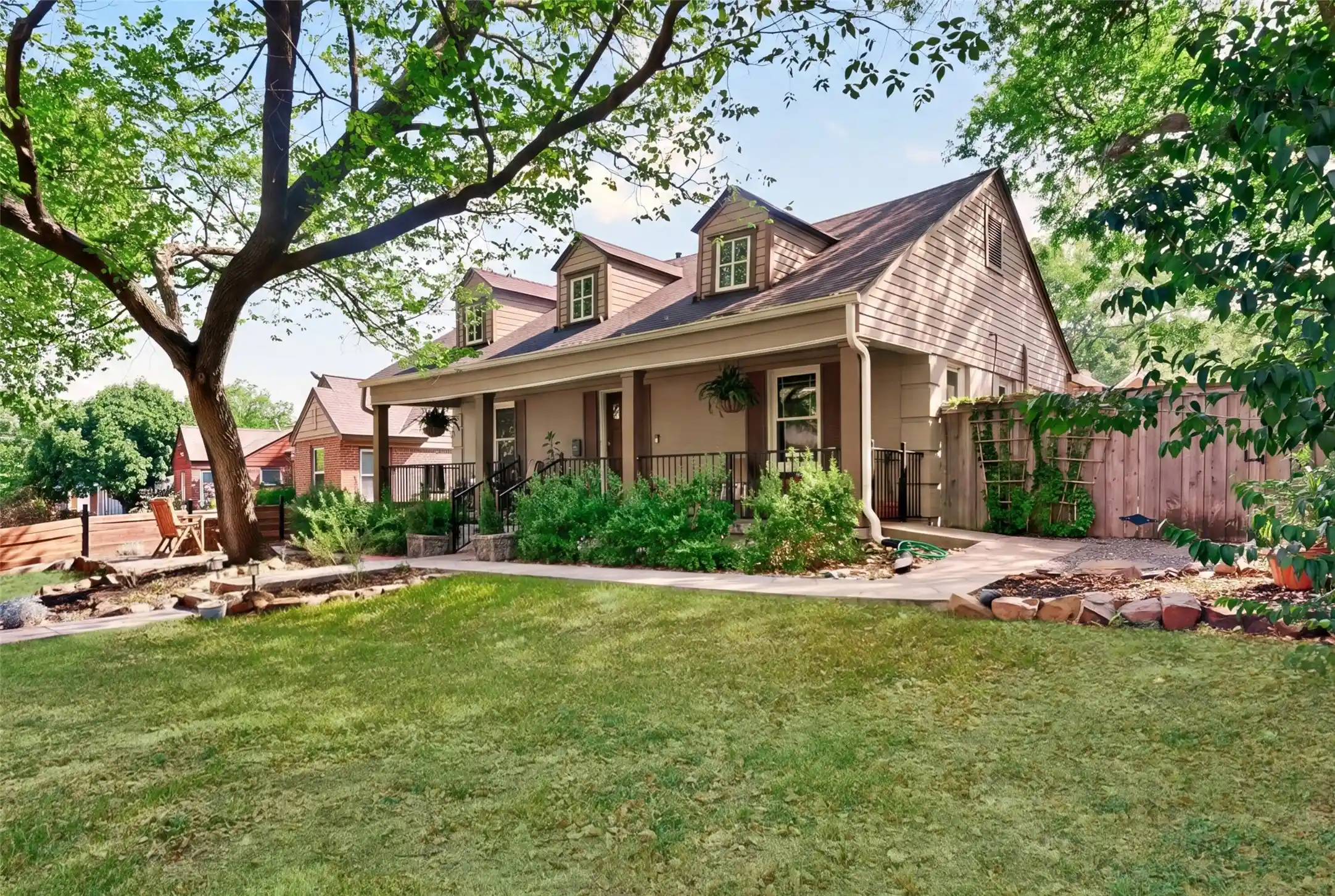 Photo 1 of Single family home for sale at 1732 S Edgefield Ave, Dallas, TX 75224 | MLS# 21351908 | Listing updated on 2026-10-24