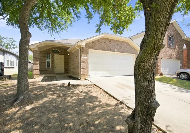 Photo 1 of Single family home for sale at 1011 Cruise St, Denton, TX 76207 | MLS# 21351524 | Listing updated on 2026-08-13