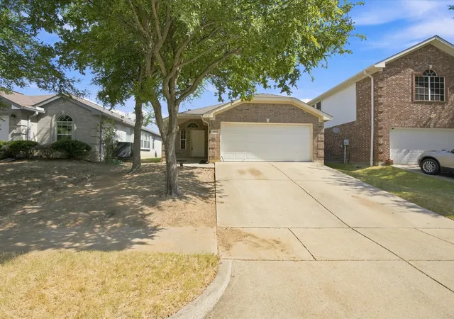 Photo 2 of Single family home for sale at 1011 Cruise St, Denton, TX 76207 | MLS# 21351524 | Listing updated on 2026-08-13