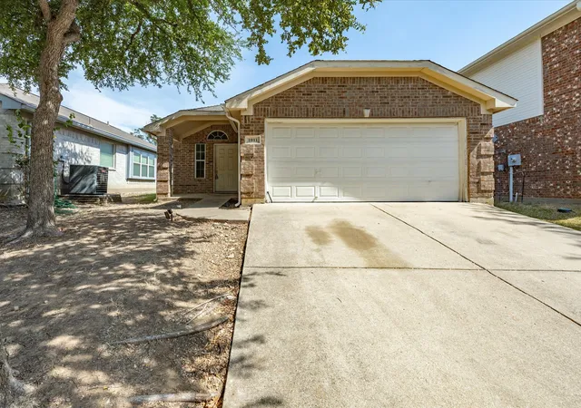 Photo 3 of Single family home for sale at 1011 Cruise St, Denton, TX 76207 | MLS# 21351524 | Listing updated on 2026-08-13