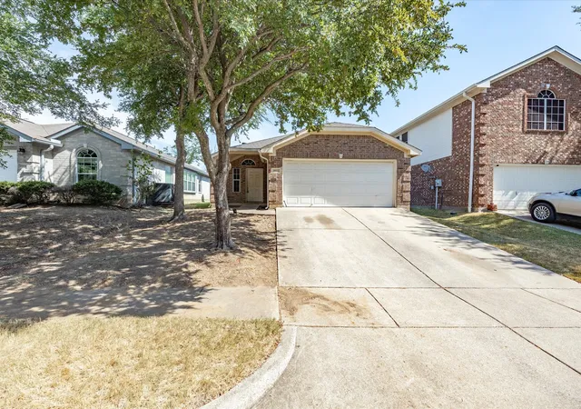 Photo 4 of Single family home for sale at 1011 Cruise St, Denton, TX 76207 | MLS# 21351524 | Listing updated on 2026-08-13