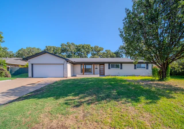 Photo 1 of Single family home for sale at 532 Plainview Dr, Hurst, TX 76054 | MLS# 21354526 | Listing updated on 2026-08-24