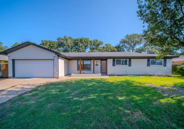 Photo 2 of Single family home for sale at 532 Plainview Dr, Hurst, TX 76054 | MLS# 21354526 | Listing updated on 2026-08-24