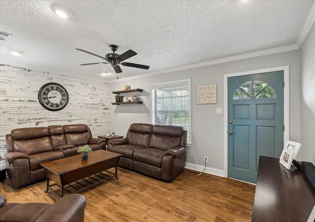 Photo 4 of Sale Pending at 936 Springdale Rd, Bedford, TX 76021 | MLS# 21333932 | Listing updated on 2026-08-18