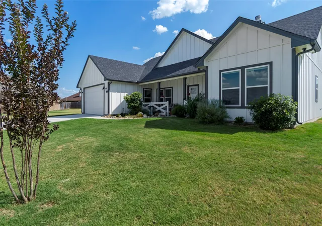 Photo 2 of Single family home for sale at 108 Daisy Ct, Paradise, TX 76073 | MLS# 21354630 | Listing updated on 2026-08-08