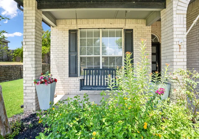 Photo 2 of Sale Pending at 1045 Woodhaven Cir, Rockwall, TX 75087 | MLS# 21347529 | Listing updated on 2026-08-31