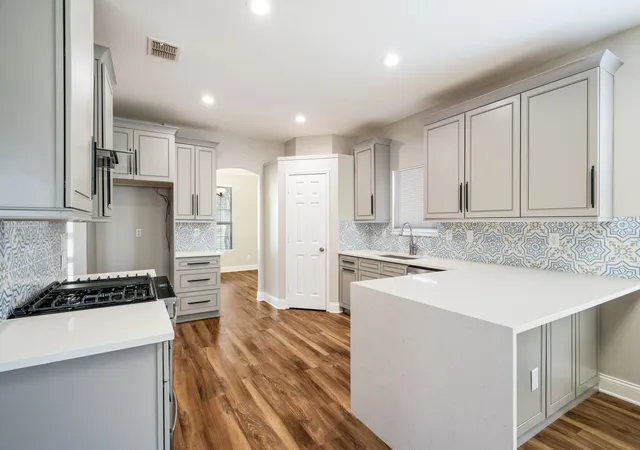 Photo 3 of Sale Pending at 1045 Woodhaven Cir, Rockwall, TX 75087 | MLS# 21347529 | Listing updated on 2026-08-31