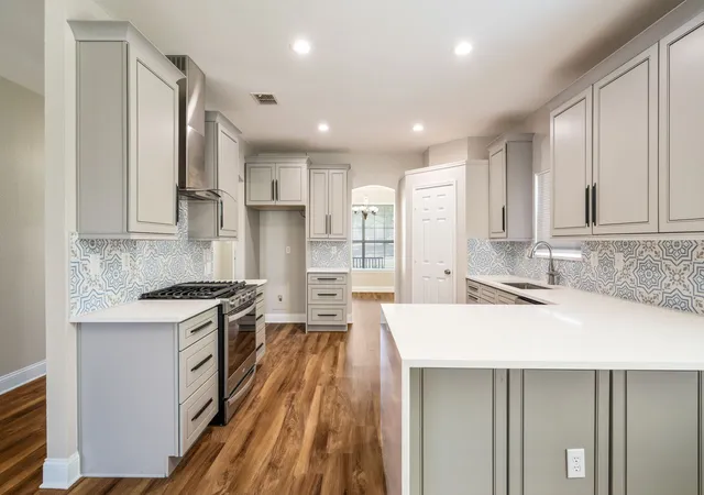 Photo 4 of Sale Pending at 1045 Woodhaven Cir, Rockwall, TX 75087 | MLS# 21347529 | Listing updated on 2026-08-31